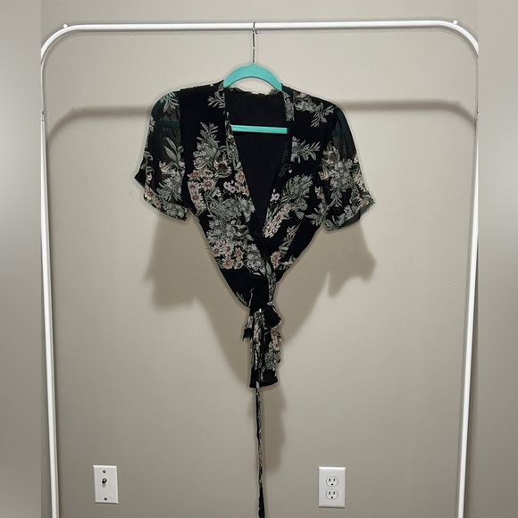 LUCKY BRAND silky wrap blouse​ - Picture 3 of 4